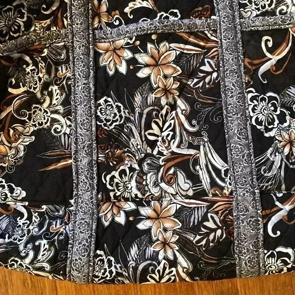 Quilted black and floral weekender bag - great condition - lots of pockets - Picture 2 of 6